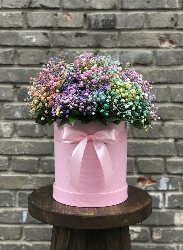 Цветочная композиция из Гипсофила и Розы в шляпной коробке в Трудовом