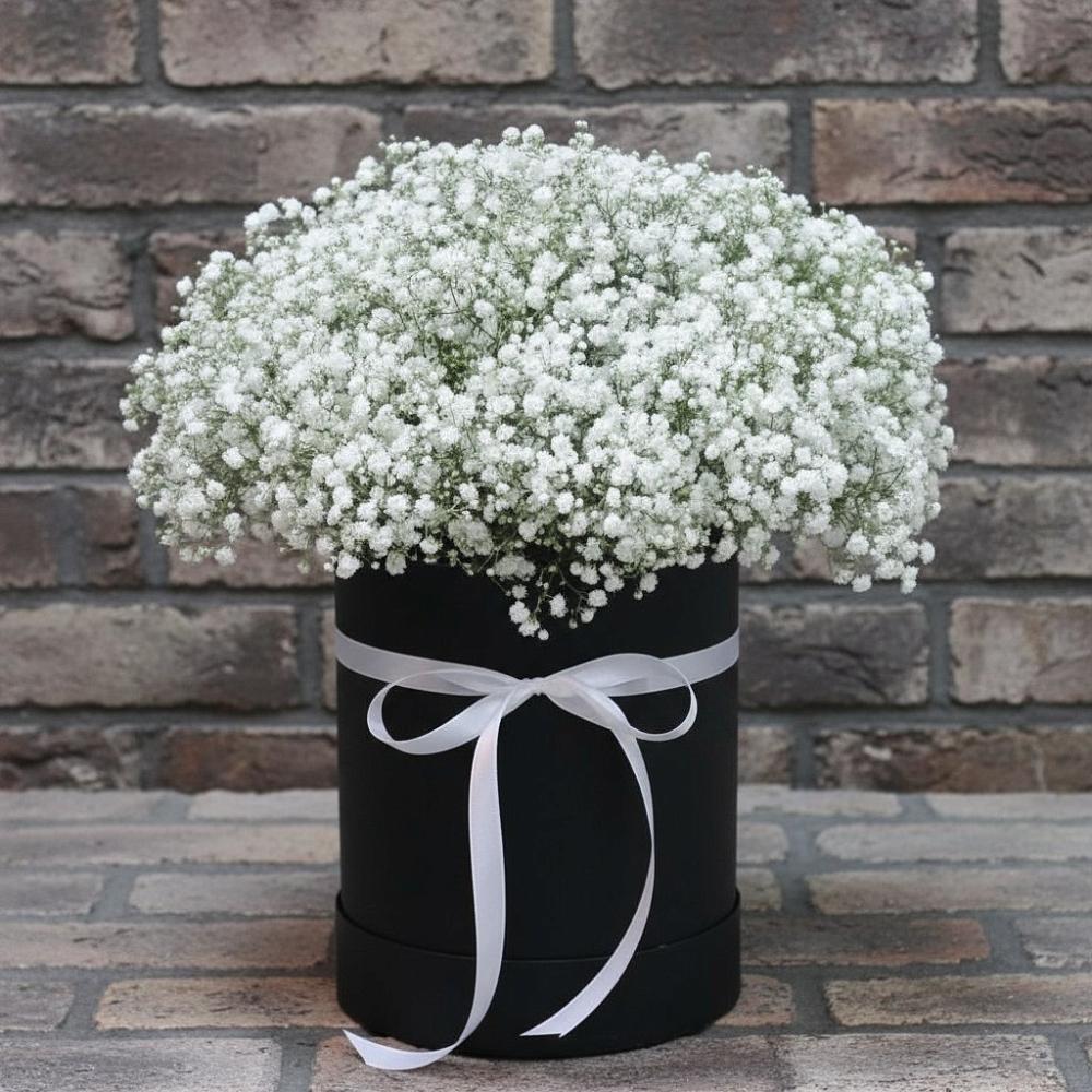 Цветочная композиция из Гипсофила в шляпной коробке в Трудовом