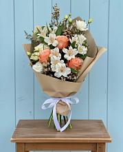 Букет цветов из:  Альстромерии, Лизиантусы, Розы и Хризантемы в Трудовом