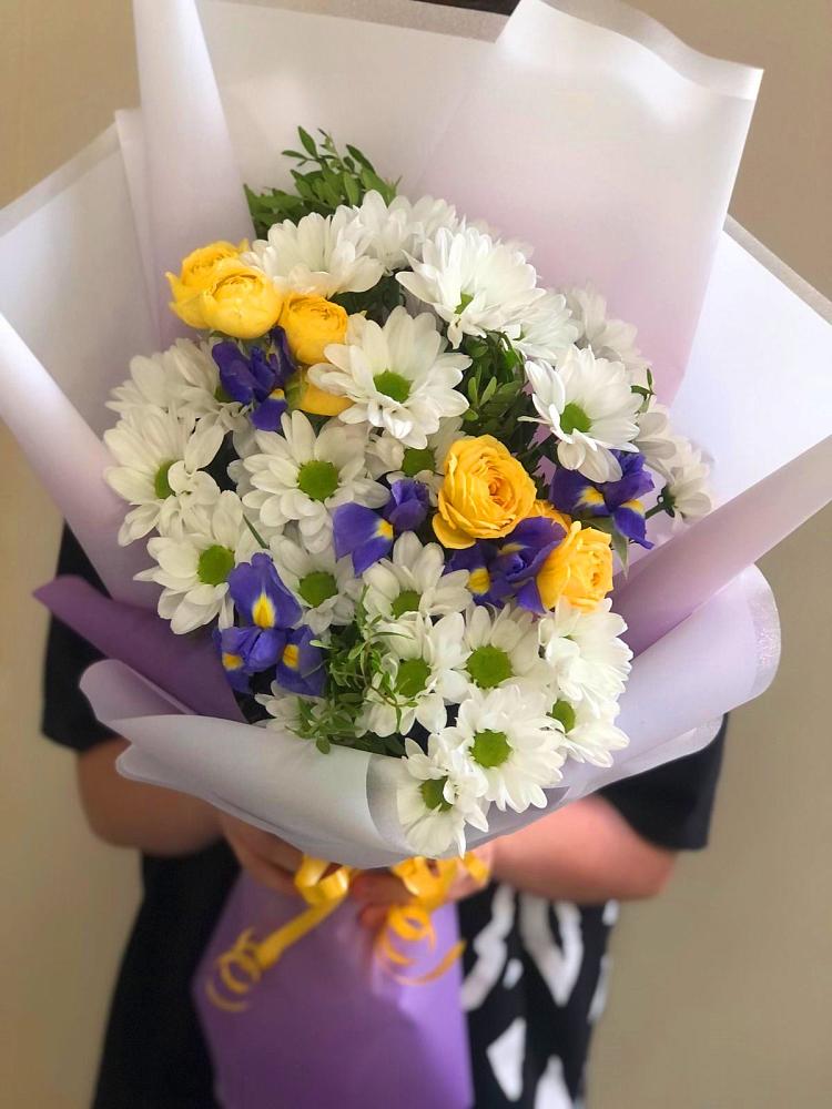 Букет цветов из: Ирисы, Хризантемы и Розы в Трудовом