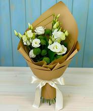 Букет цветов из:  Хризантемы и Лизиантусы в Трудовом