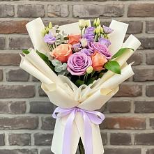 Букет цветов из:  Лизиантусы и Розы в Трудовом