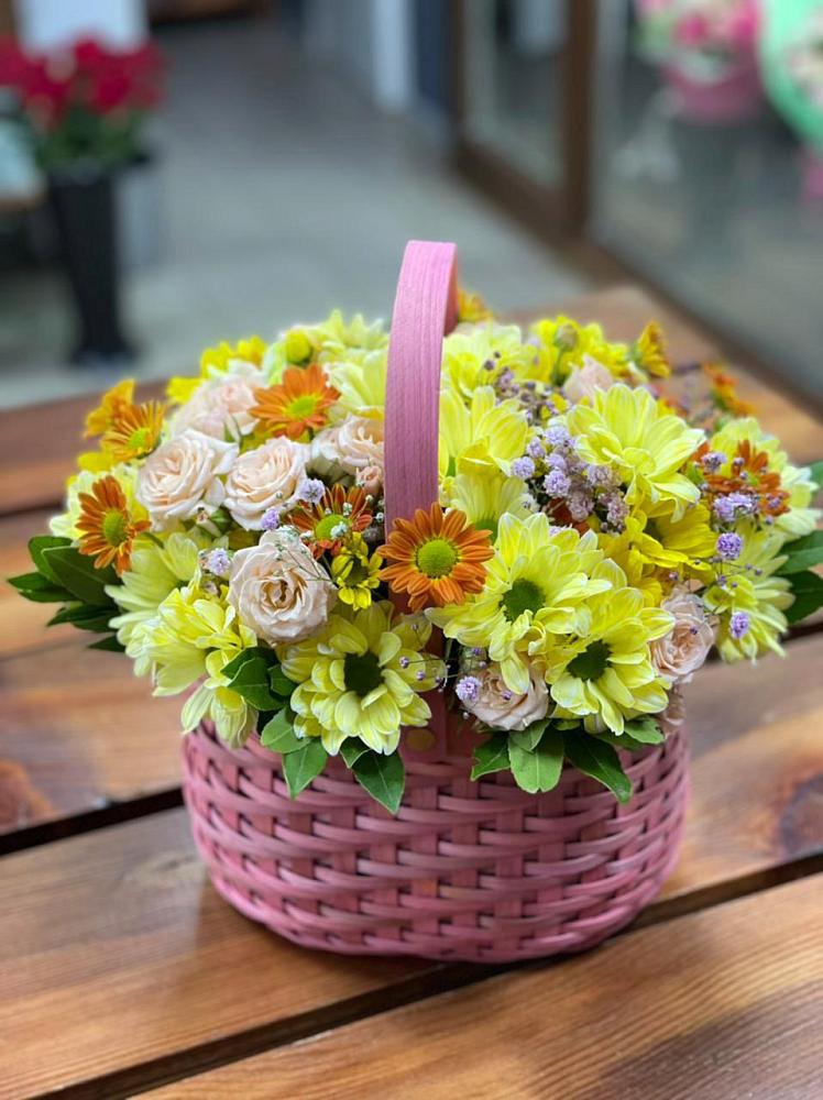 Цветочная композиция из Хризантемы и Розы в корзине в Трудовом