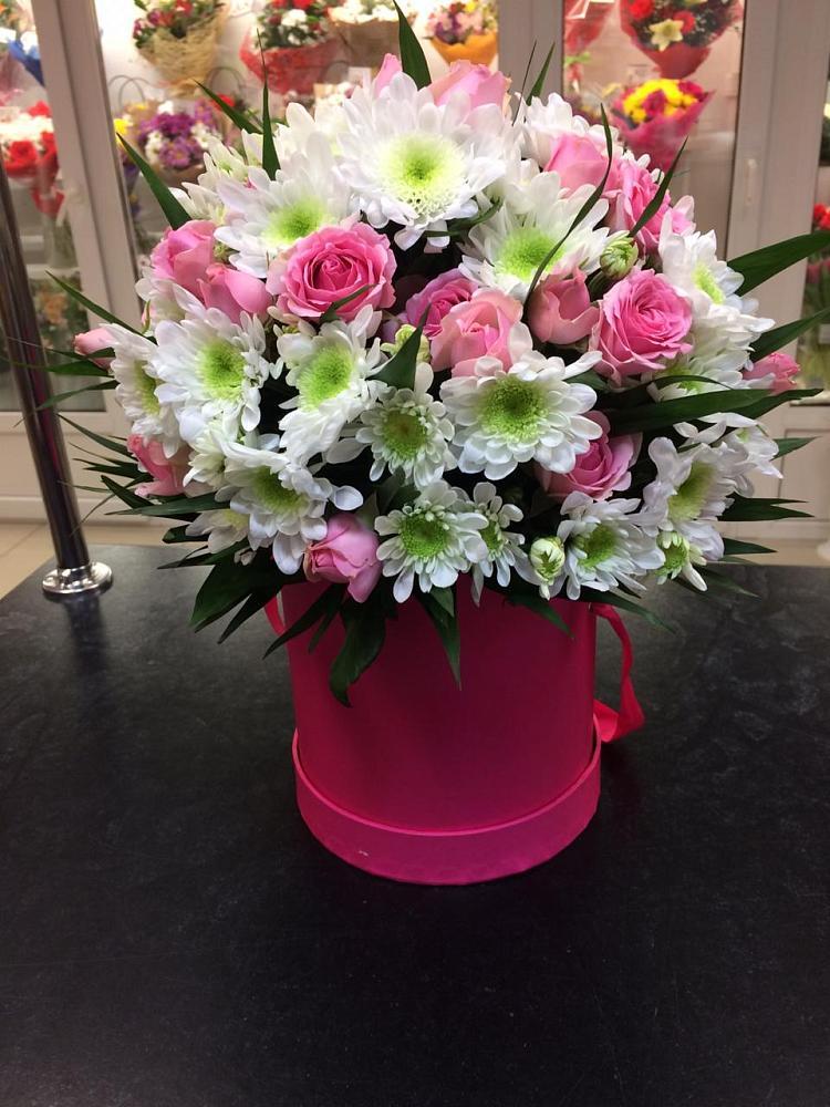 Цветочная композиция из Розы и Хризантемы в шляпной коробке в Трудовом