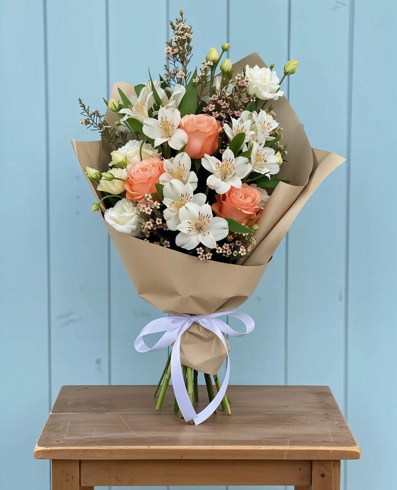 Букет цветов из: Альстромерии, Лизиантусы, Розы и Хризантемы в Трудовом