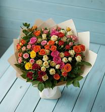 Букет Микс из разноцветных кустовых роз в Трудовом