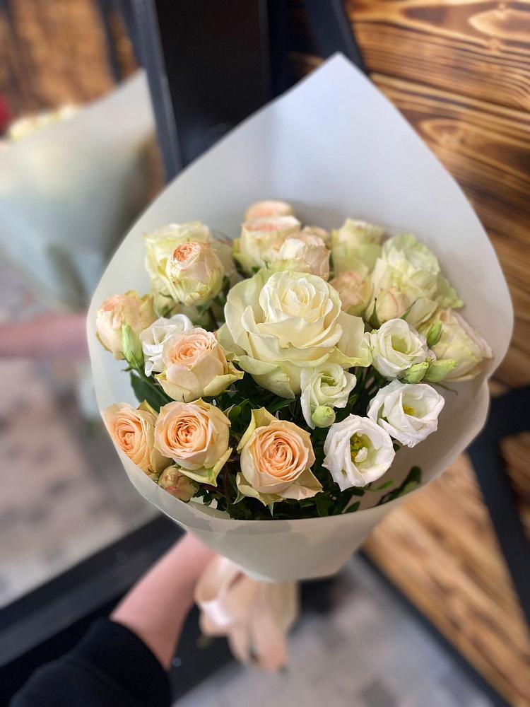 Букет цветов из: Розы и Лизиантусы в Трудовом